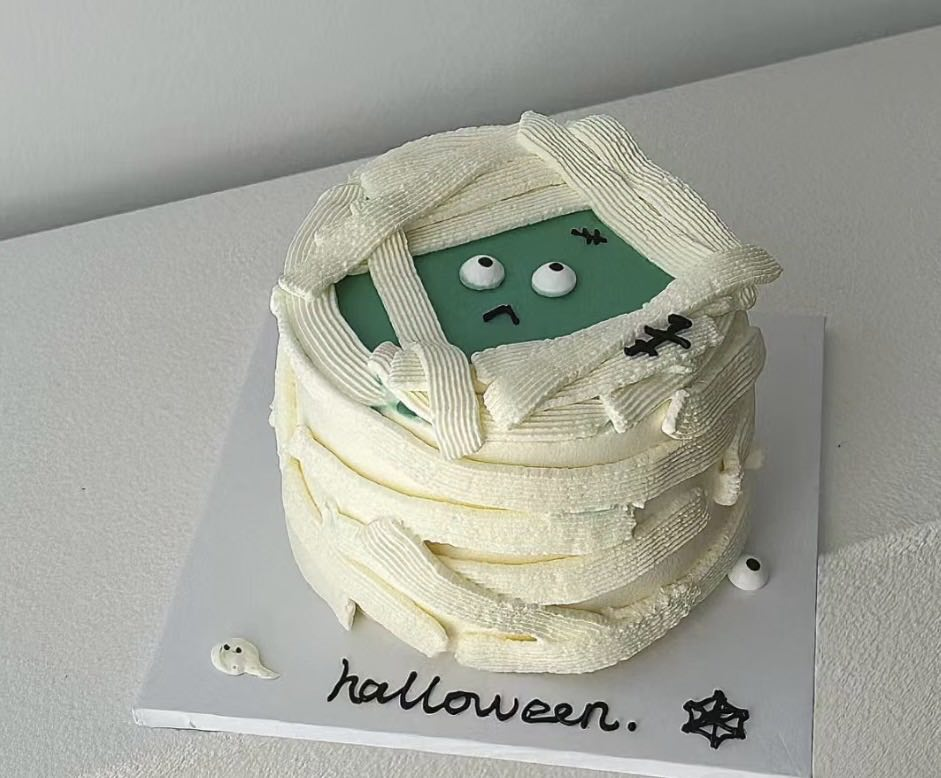 W8 Halloween Cake