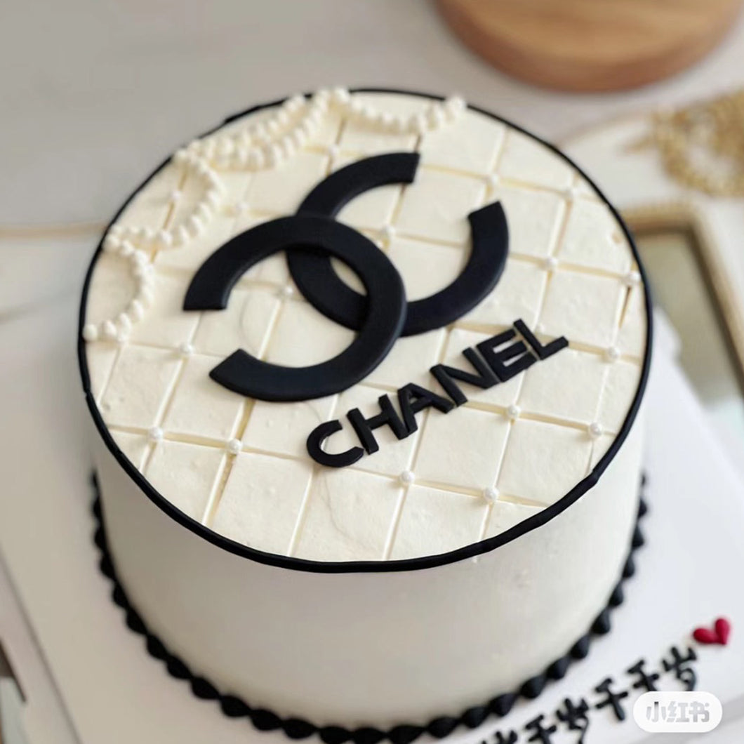 C87 Women design cake