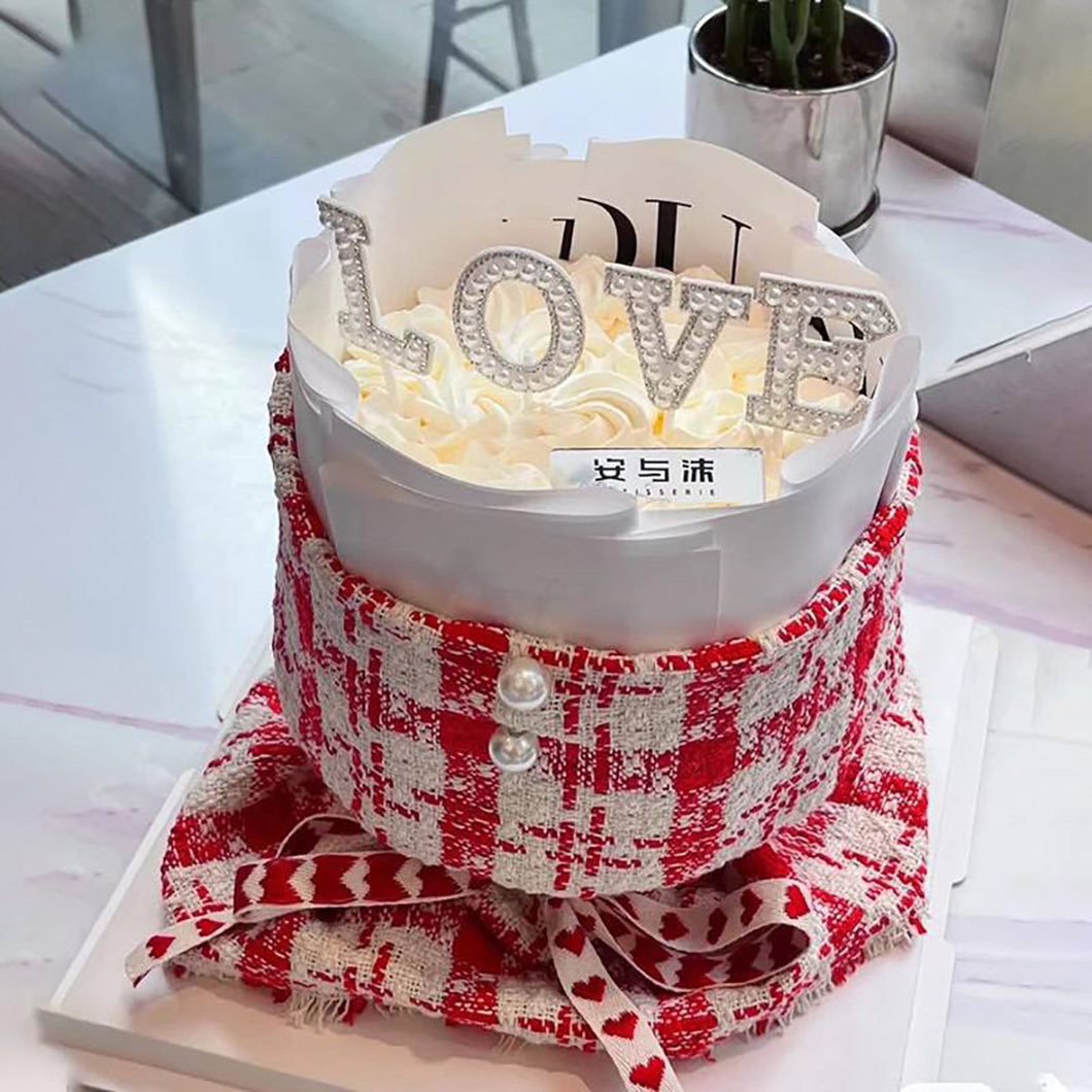 E1 Love Design Cake